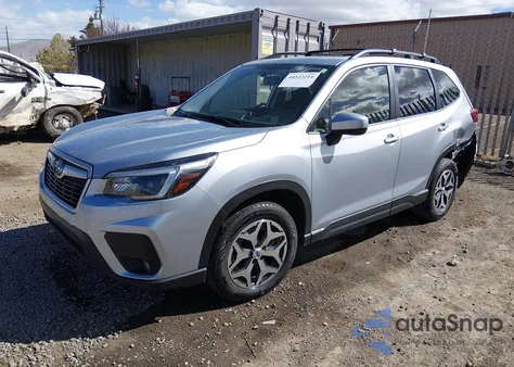 2021 Subaru Forester Premium z USA, uszkodzony, nr VIN JF2SKAJC1MH430324